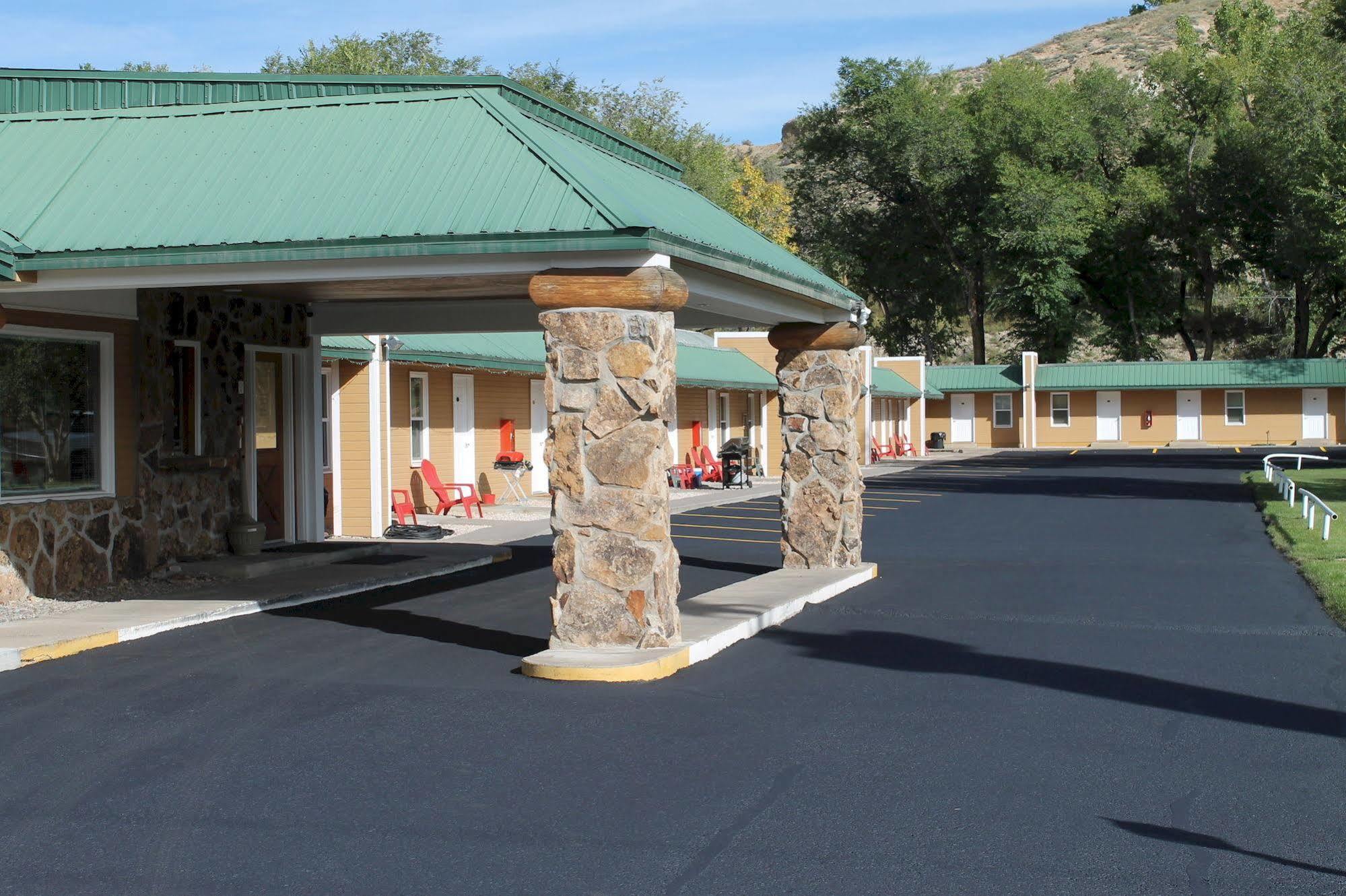Western Star Inn Rifle Exterior photo