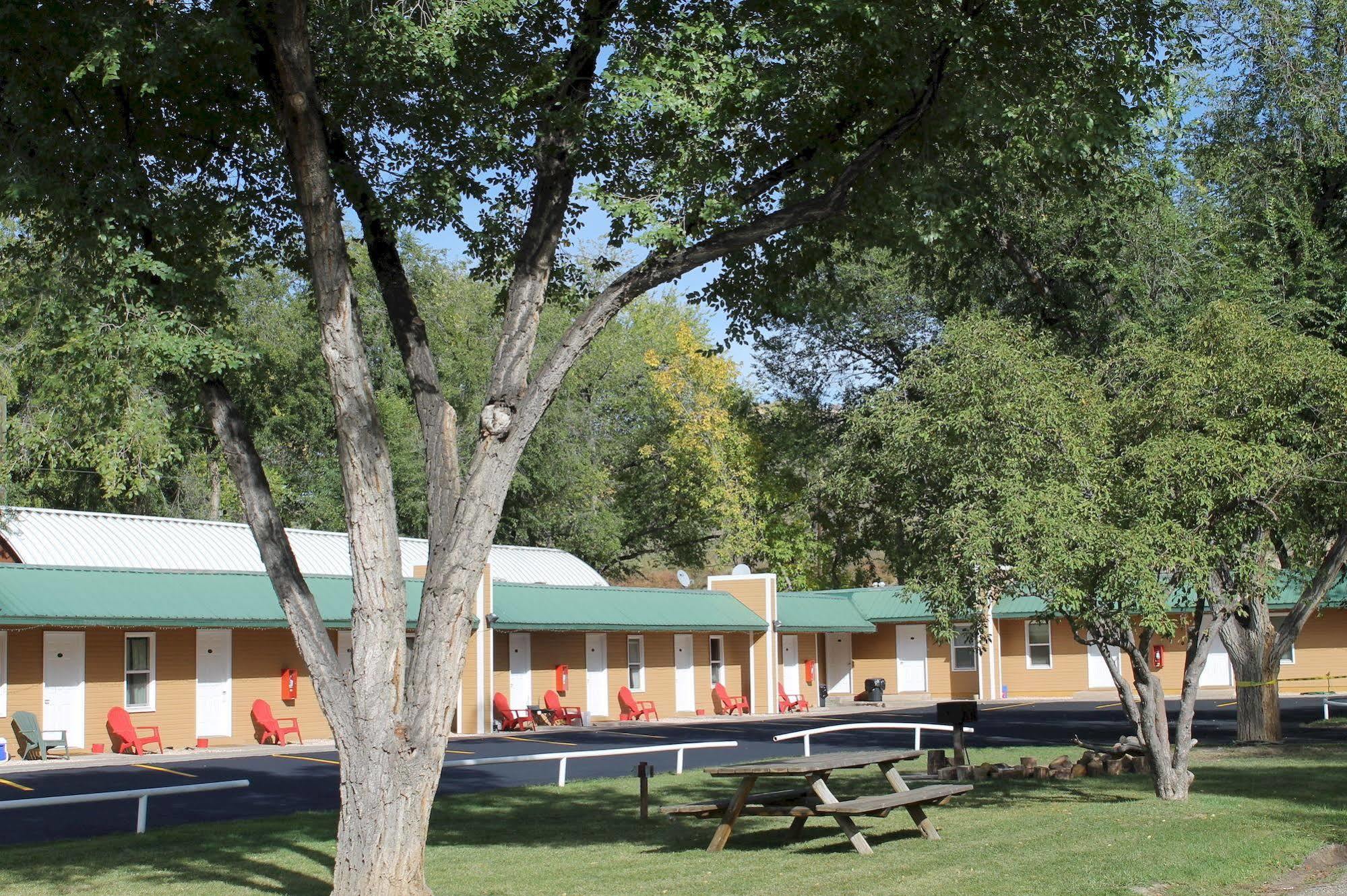 Western Star Inn Rifle Exterior photo